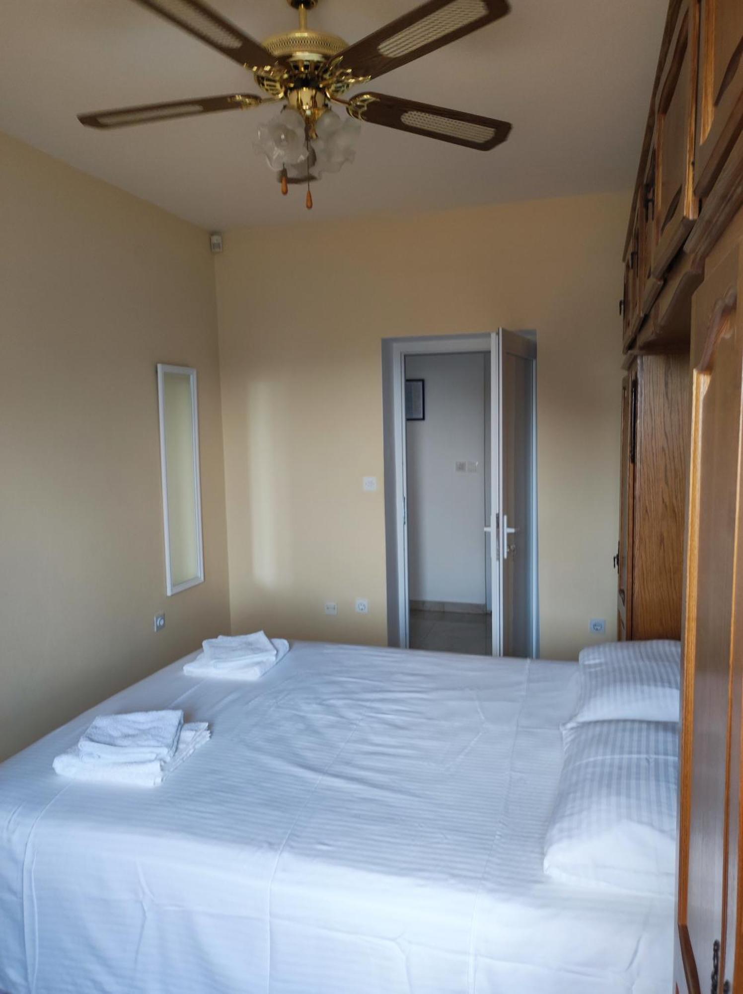 Apartment With 2 Balconies And Sea View Omis Phòng bức ảnh